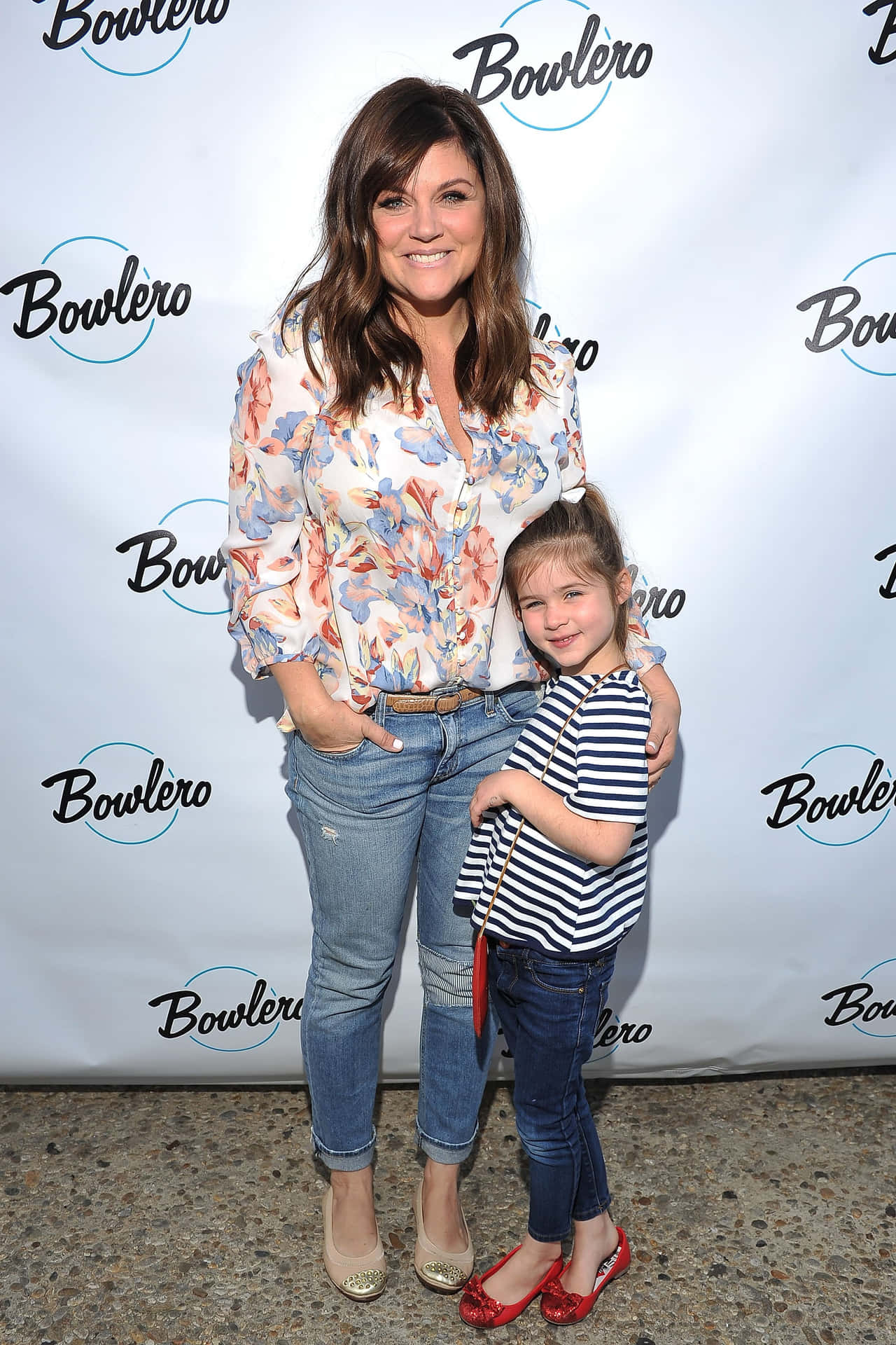 Tiffani Thiessen Radiating Elegance In A Casual Photoshoot