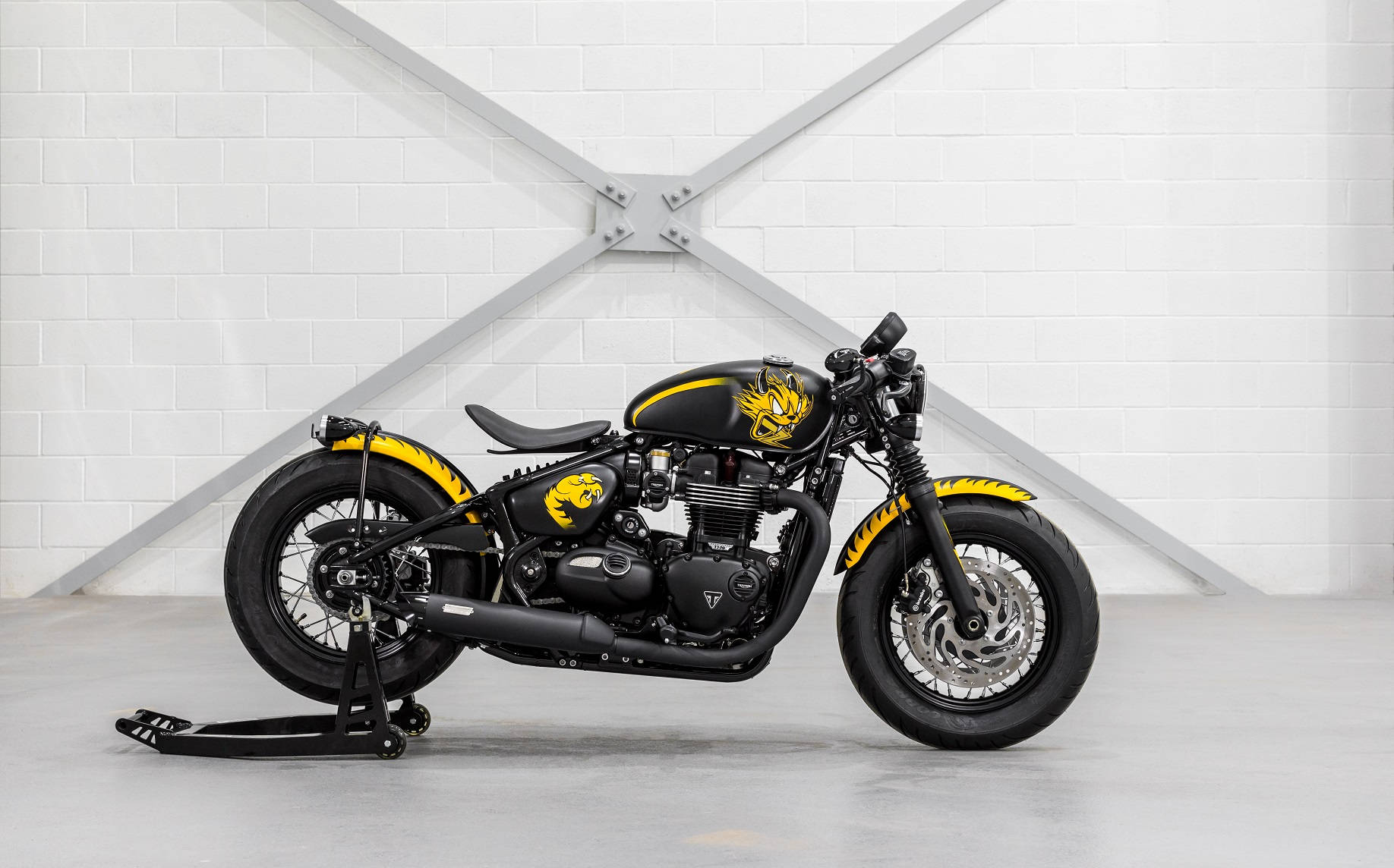 Tiger Black Bobber Triumph Bonneville Custom