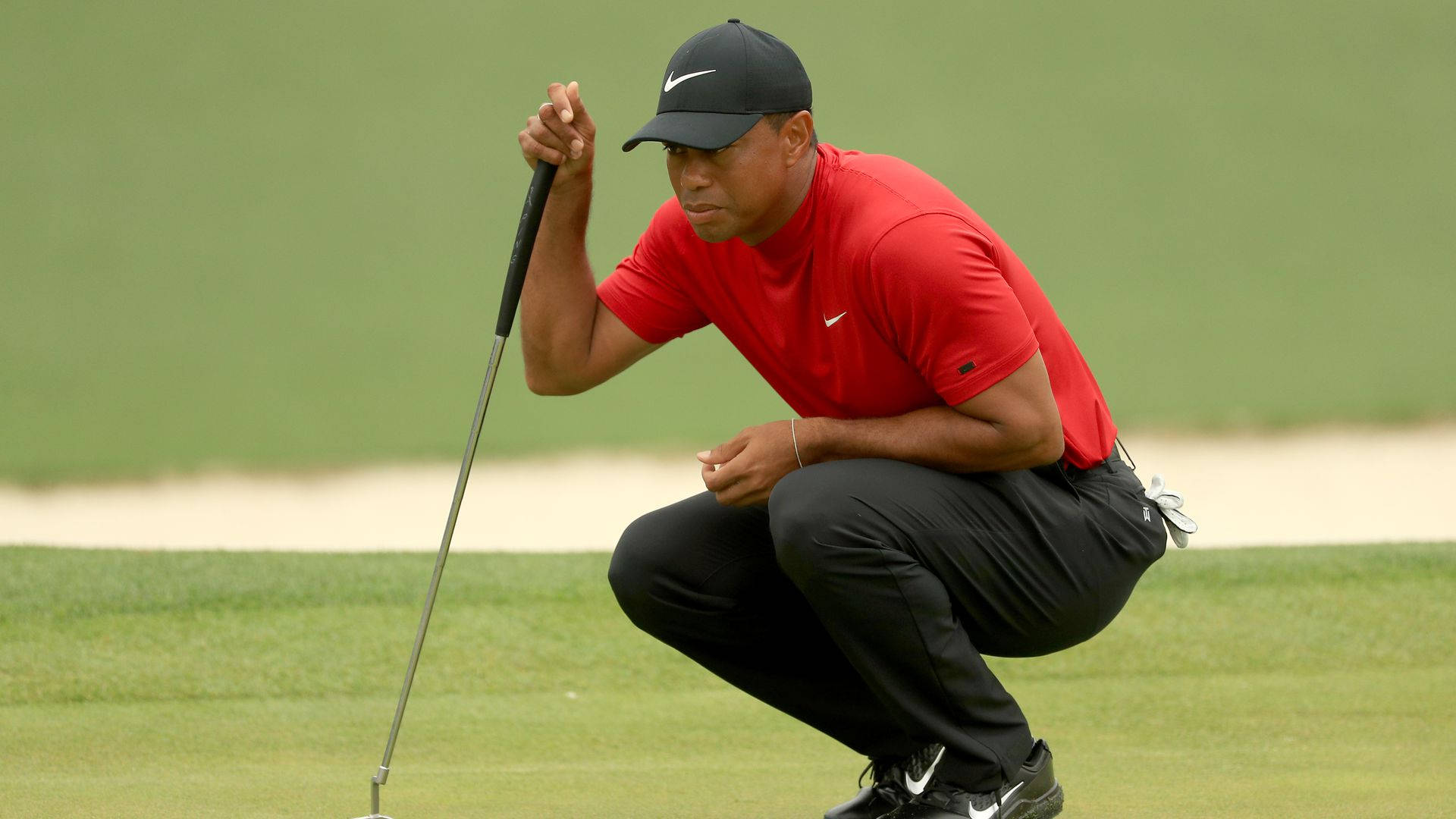 Tiger Woods Masters Squatting Down