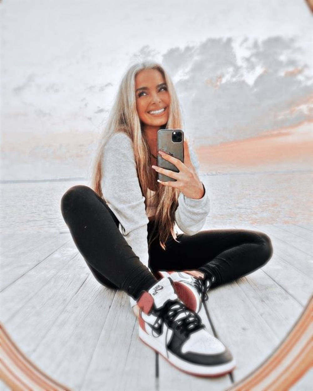 Tiktok Personality Addison Rae Pfp On The Beach Background