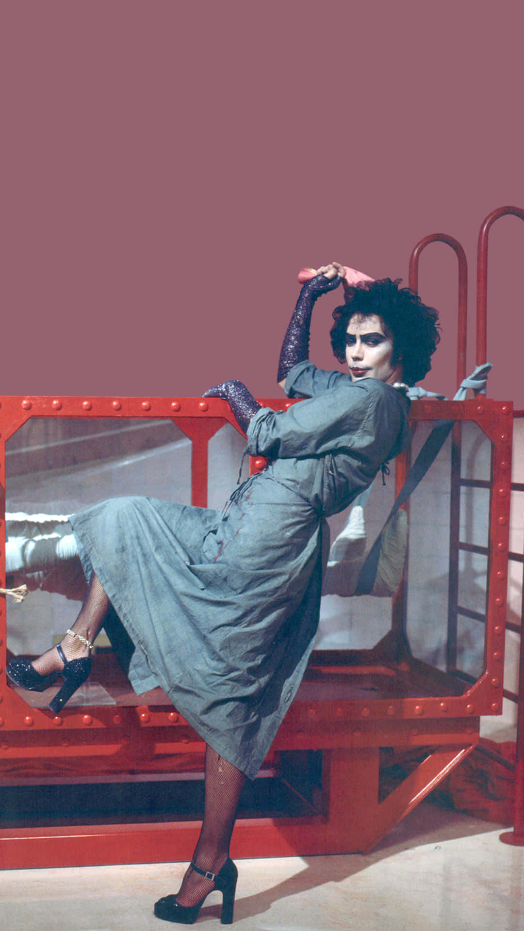 Tim Curry Smiling At An Event Background