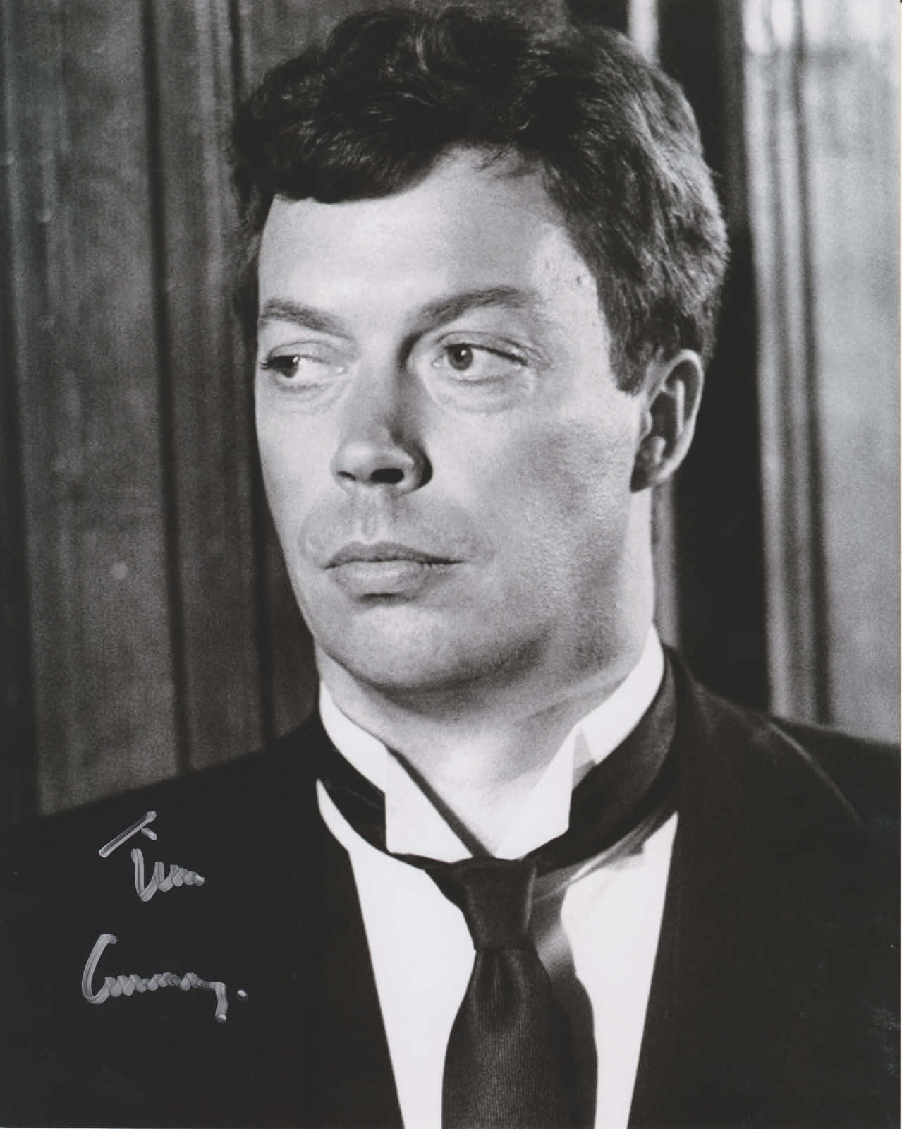 Tim Curry Smiling In A Classic Portrait Background