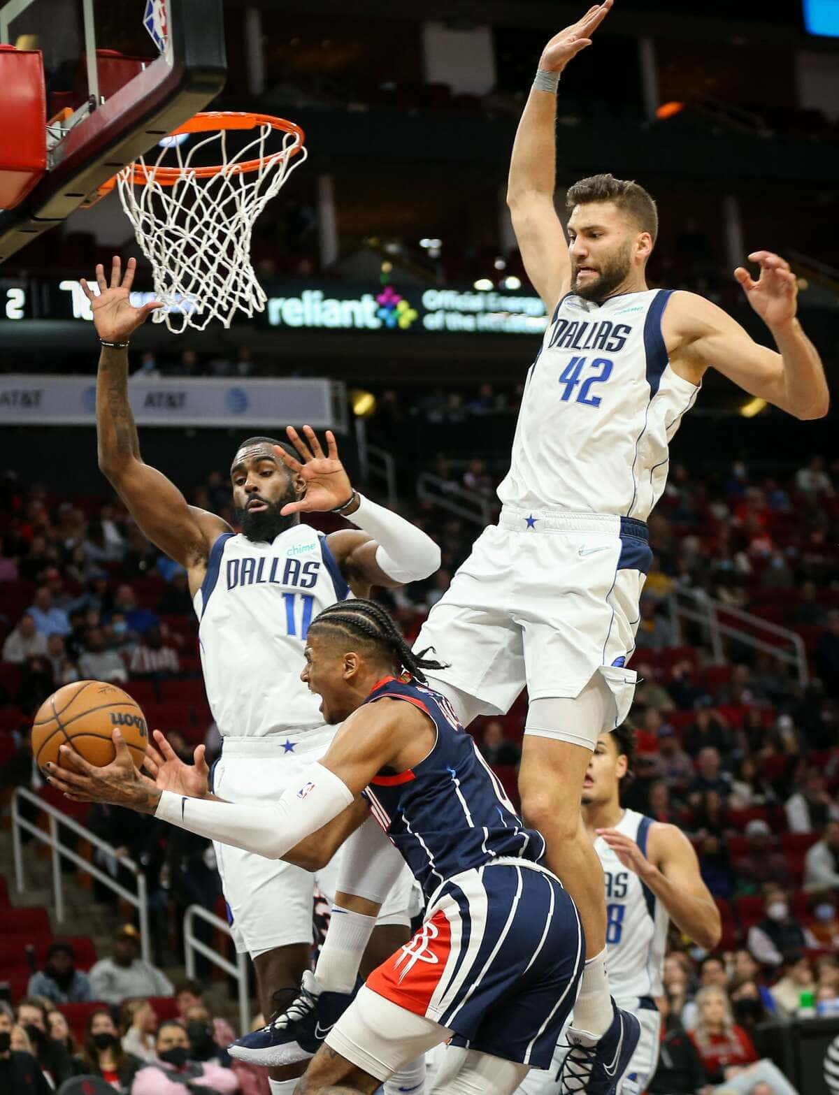 Tim Hardaway Jr. And Maxi Kleber Background