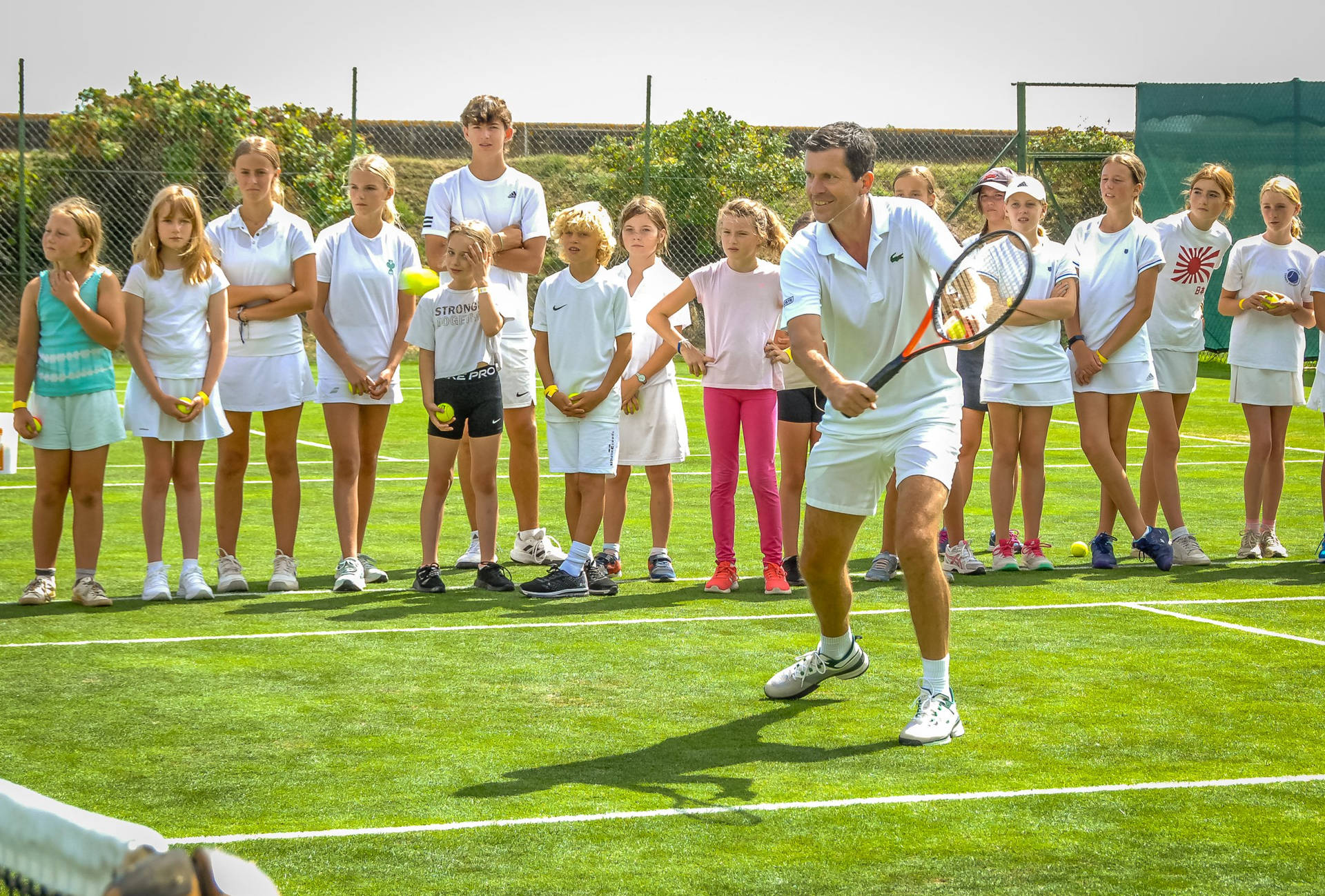 Tim Henman With Kids Background