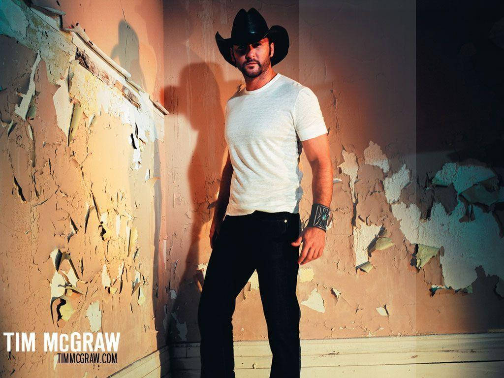 Tim Mcgraw Near Grungy Wall Background