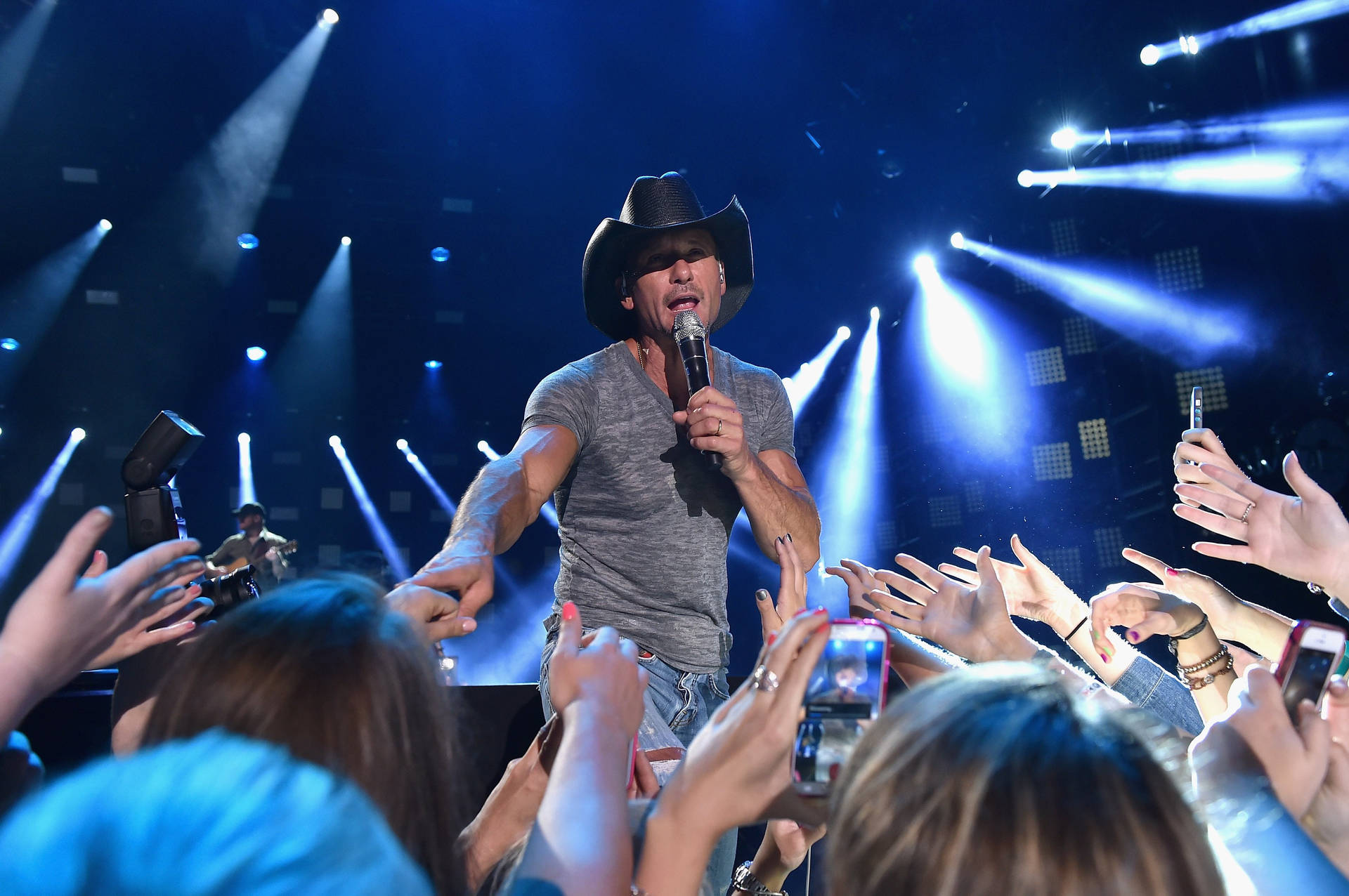 Tim Mcgraw Reaching To Fans Stage Background