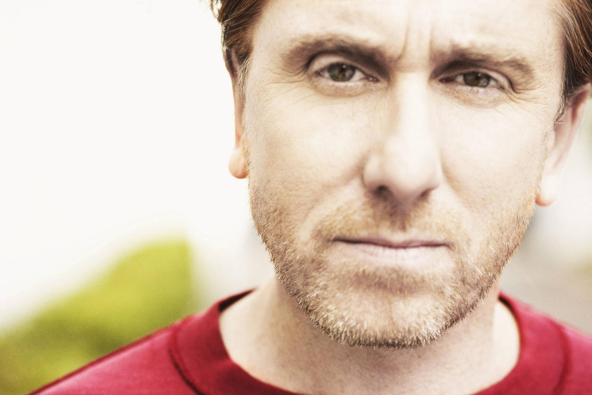 Tim Roth Bright Close-up Portrait Background