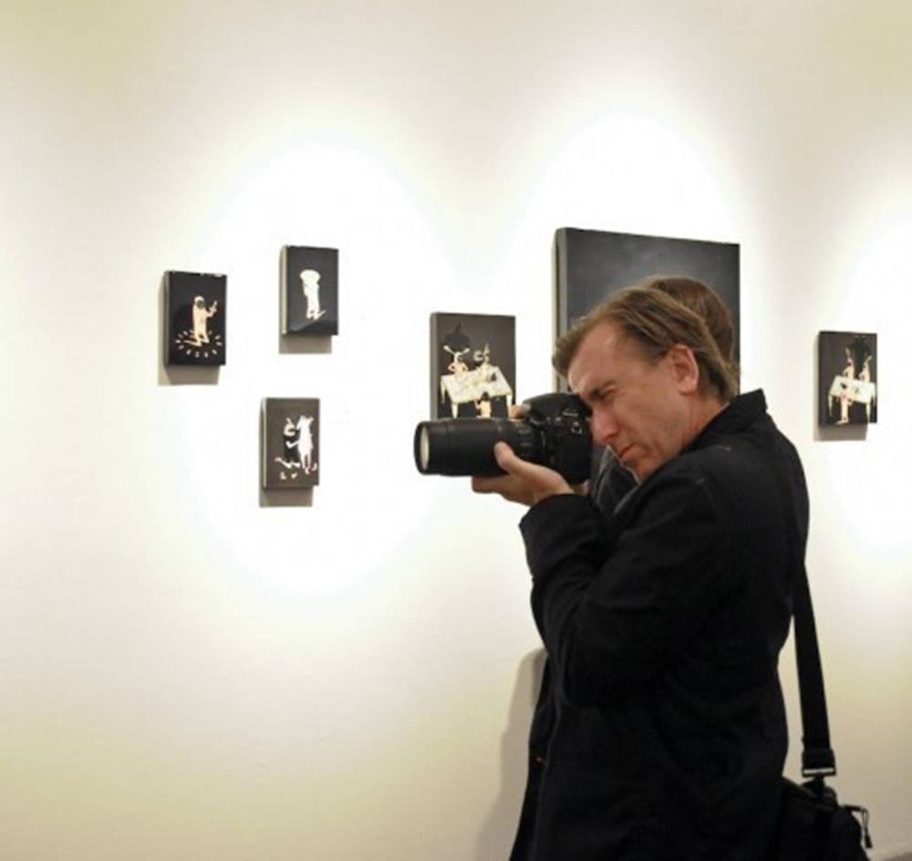 Tim Roth With Camera In An Art Museum