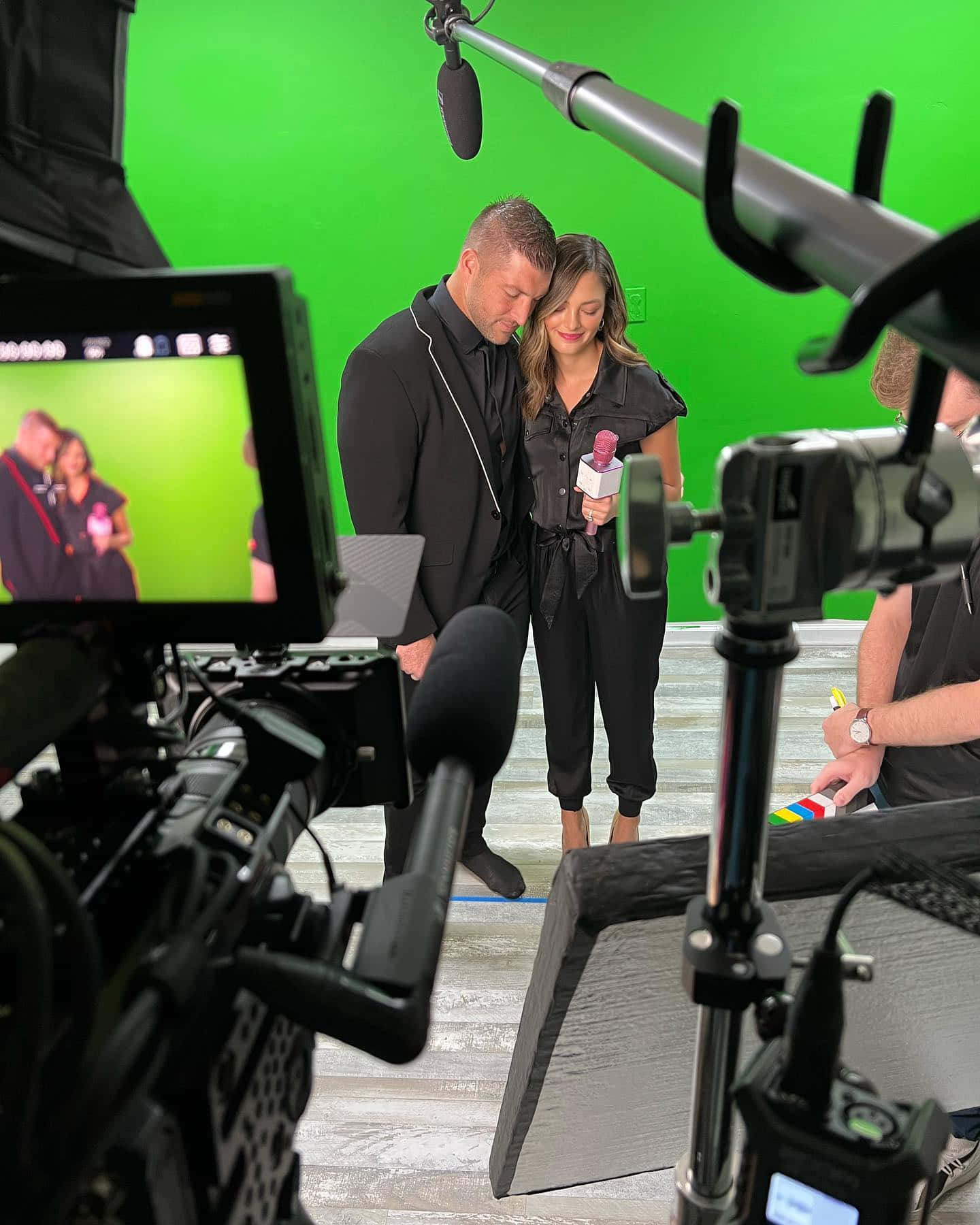 Tim Tebow Exudes Enthusiasm On The Field Background