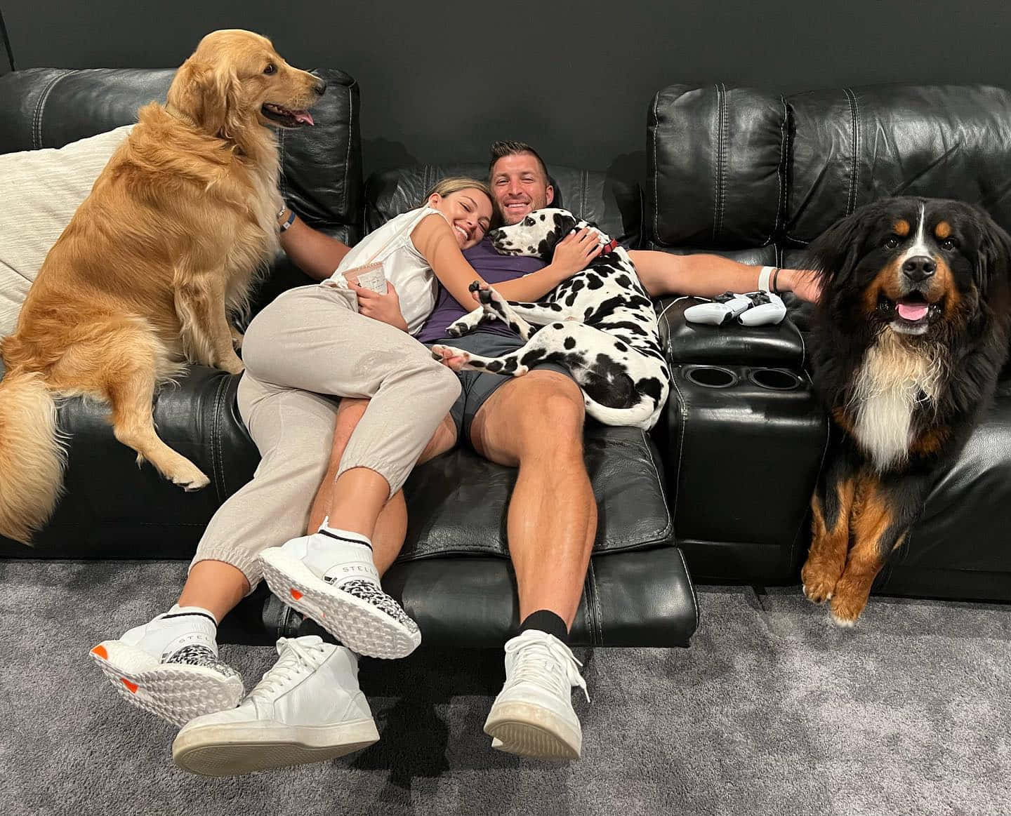 Tim Tebow Holding His Heisman Trophy Background