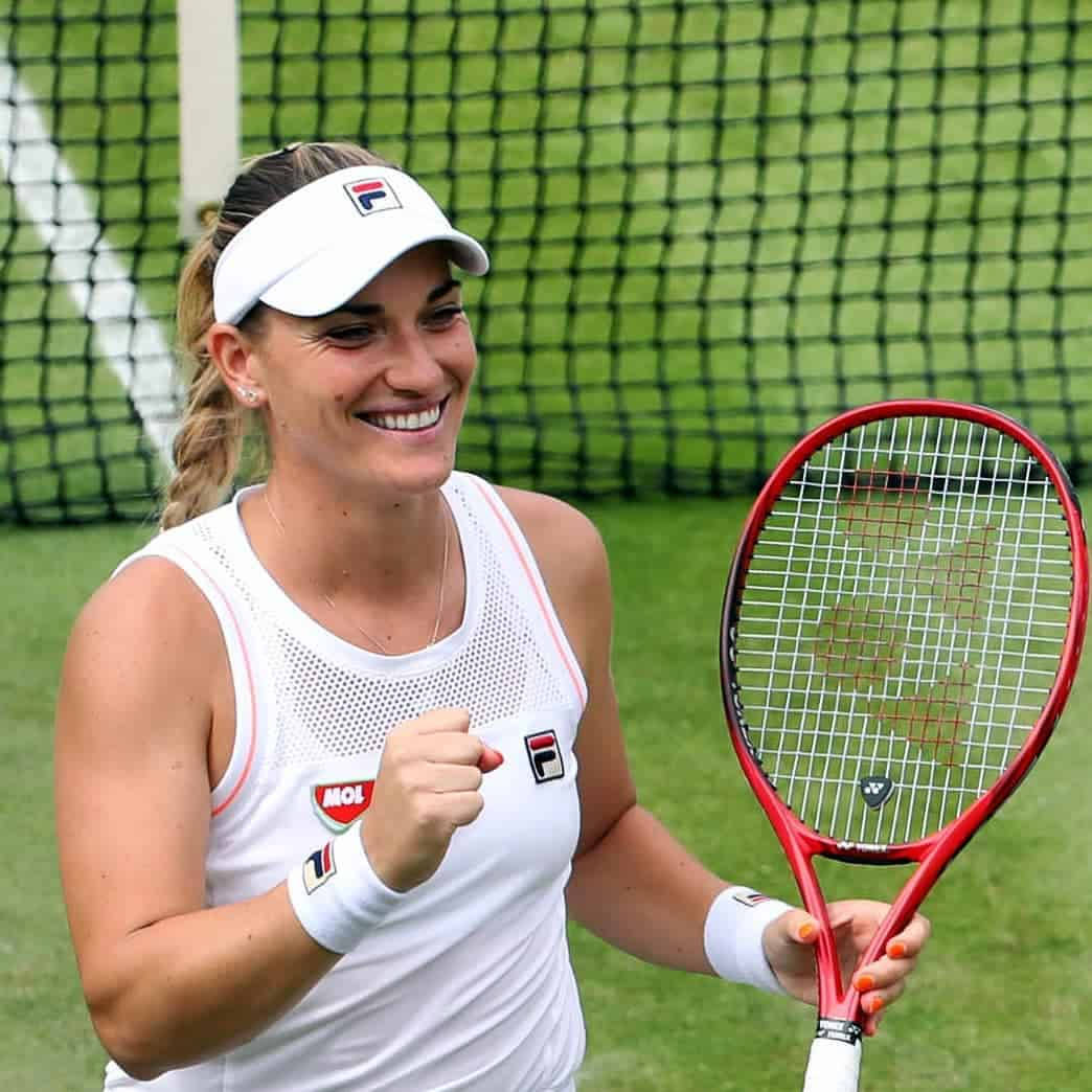 Timea Babos Smiling At Fans Background