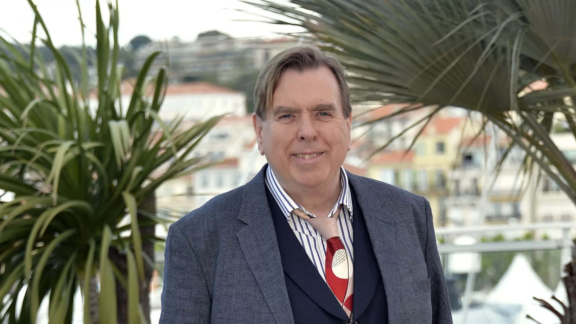Timothy Spall Posing In A Photoshoot. Background