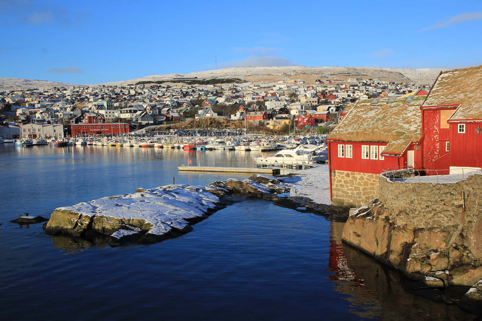 Tinganes And The City Background