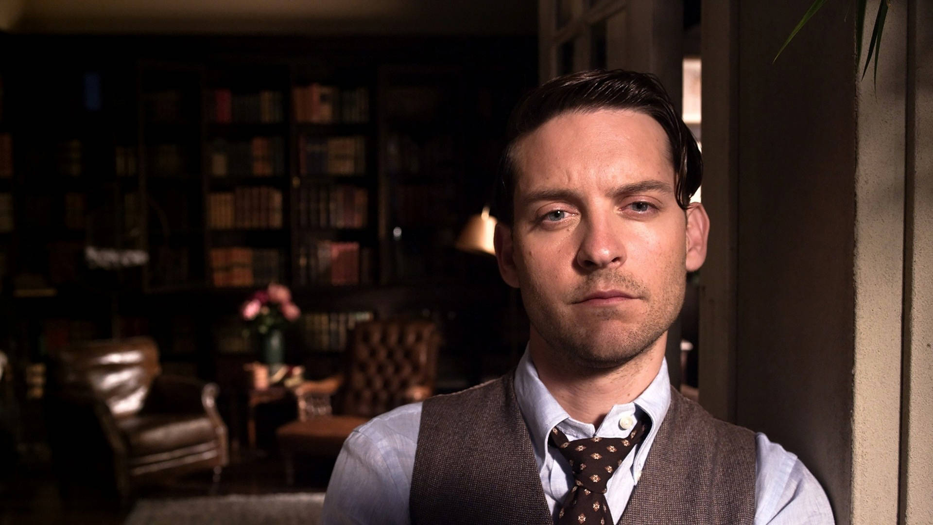 Tobey Maguire Embodying Nick Carraway's Character In The Movie Scene. Background