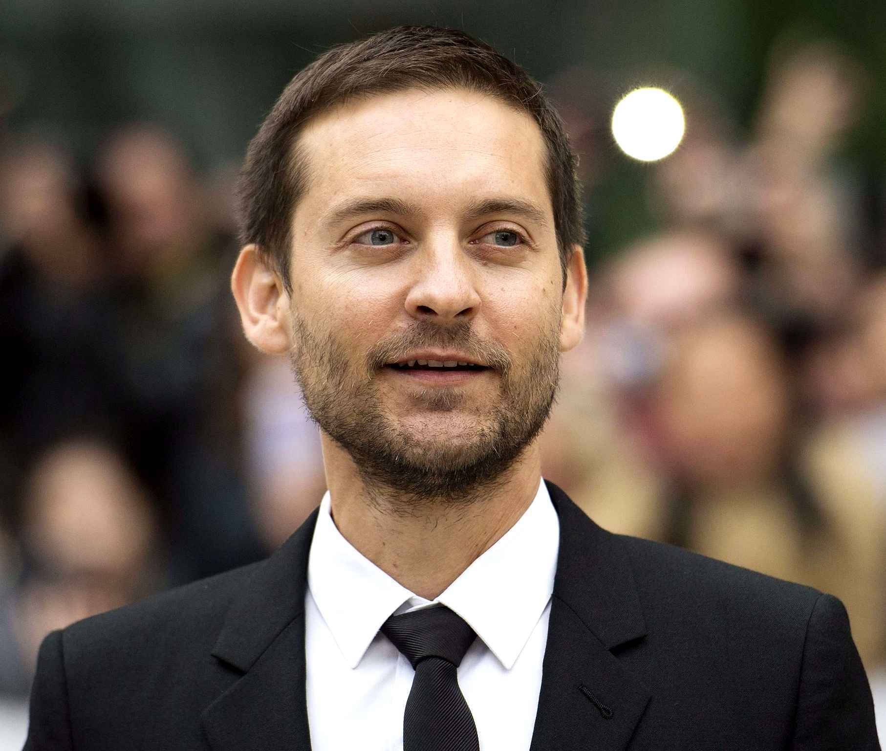 Tobey Maguire In Focus Shot Background