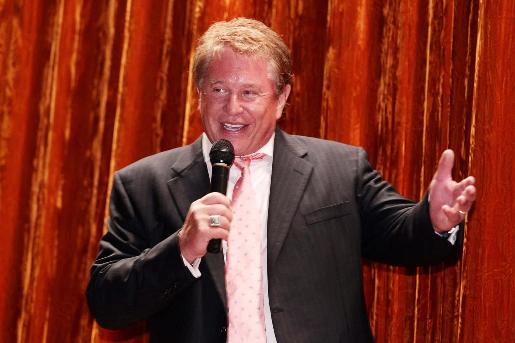 Tom Berenger: A Moment Of Intensity Background