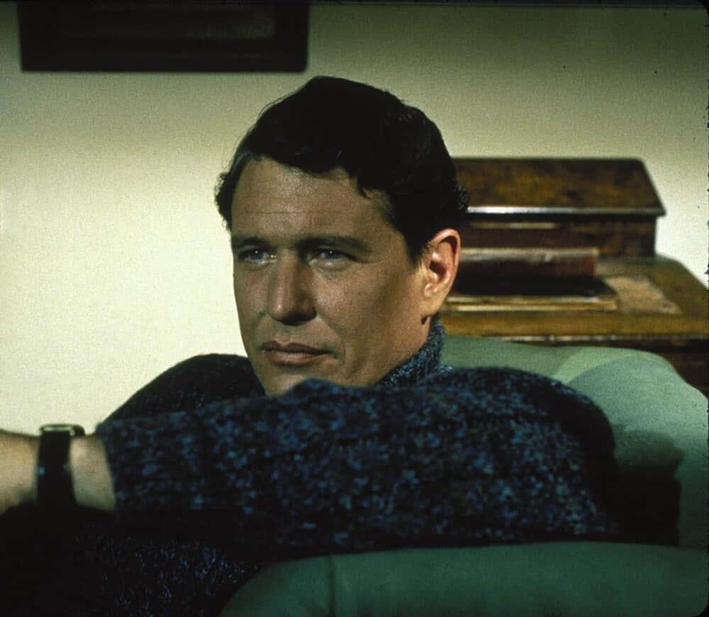 Tom Berenger In A Classic Hollywood Snapshot Background