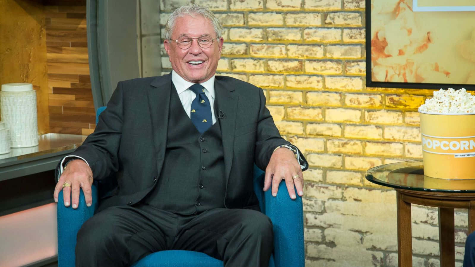 Tom Berenger In A Classic Pose Background