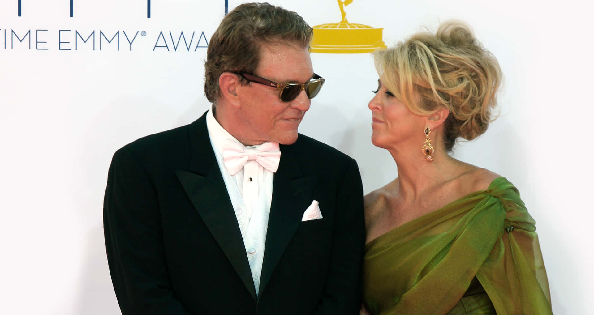 Tom Berenger In A Pensive Moment Background