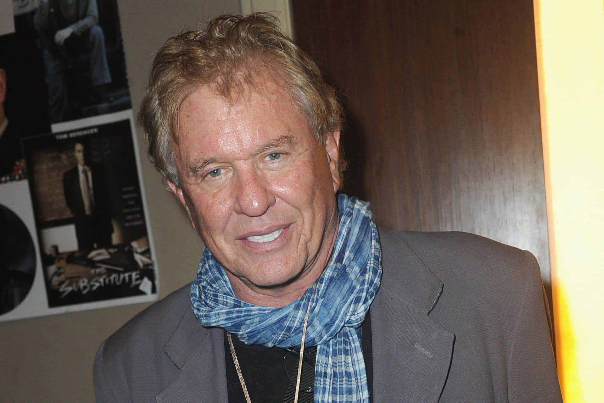 Tom Berenger In Dramatic Pose Background