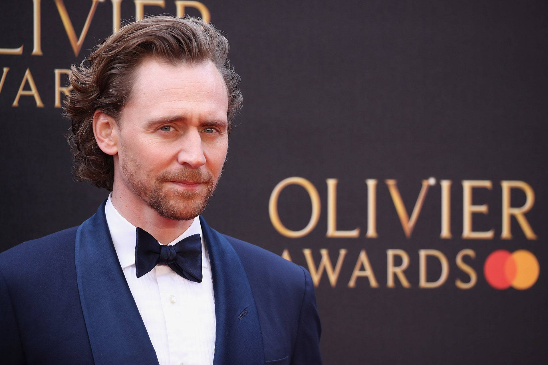 Tom Hiddleston At The Olivier Awards Background