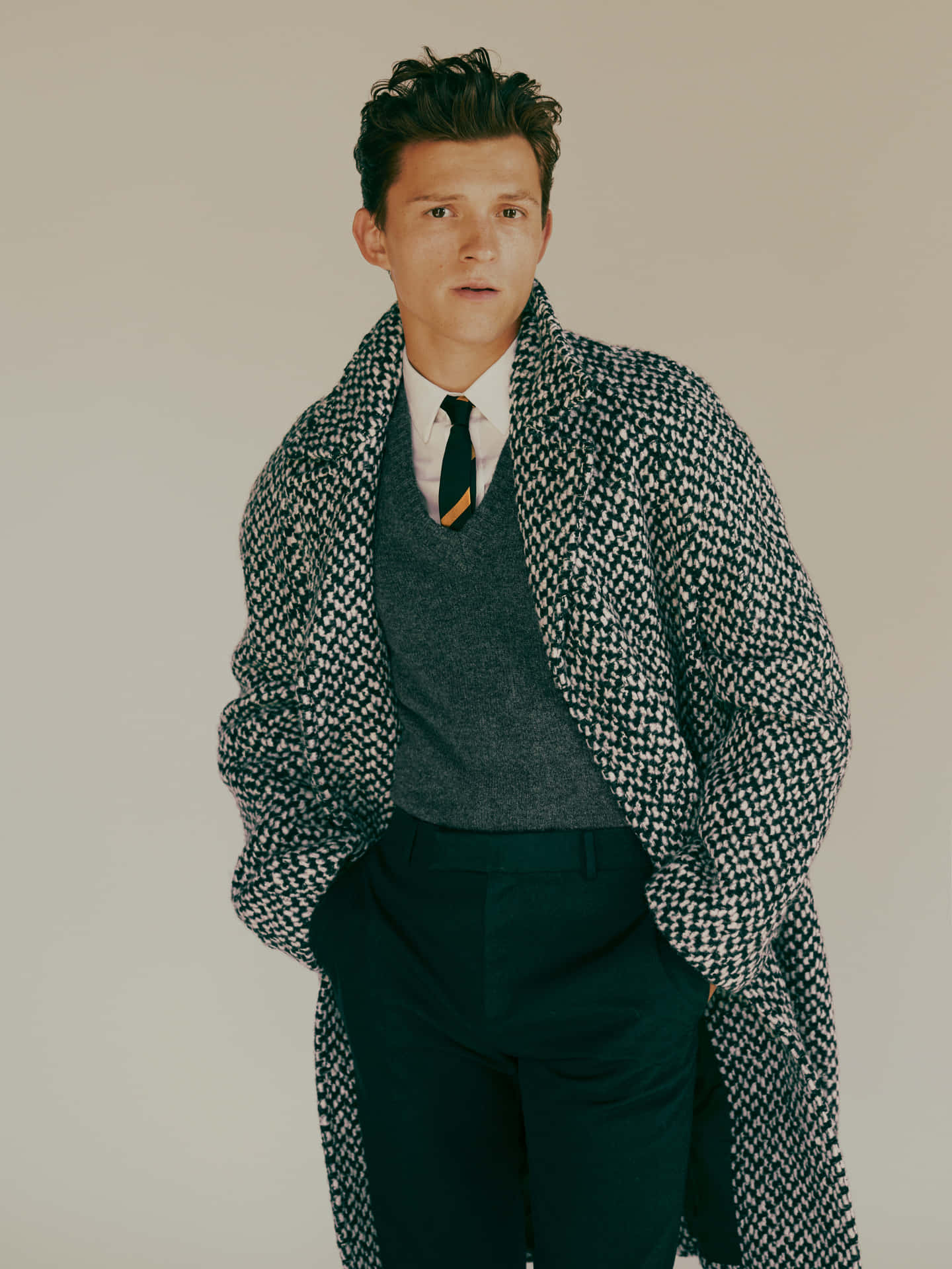 Tom Holland Looking Sharp In His New Suit Background