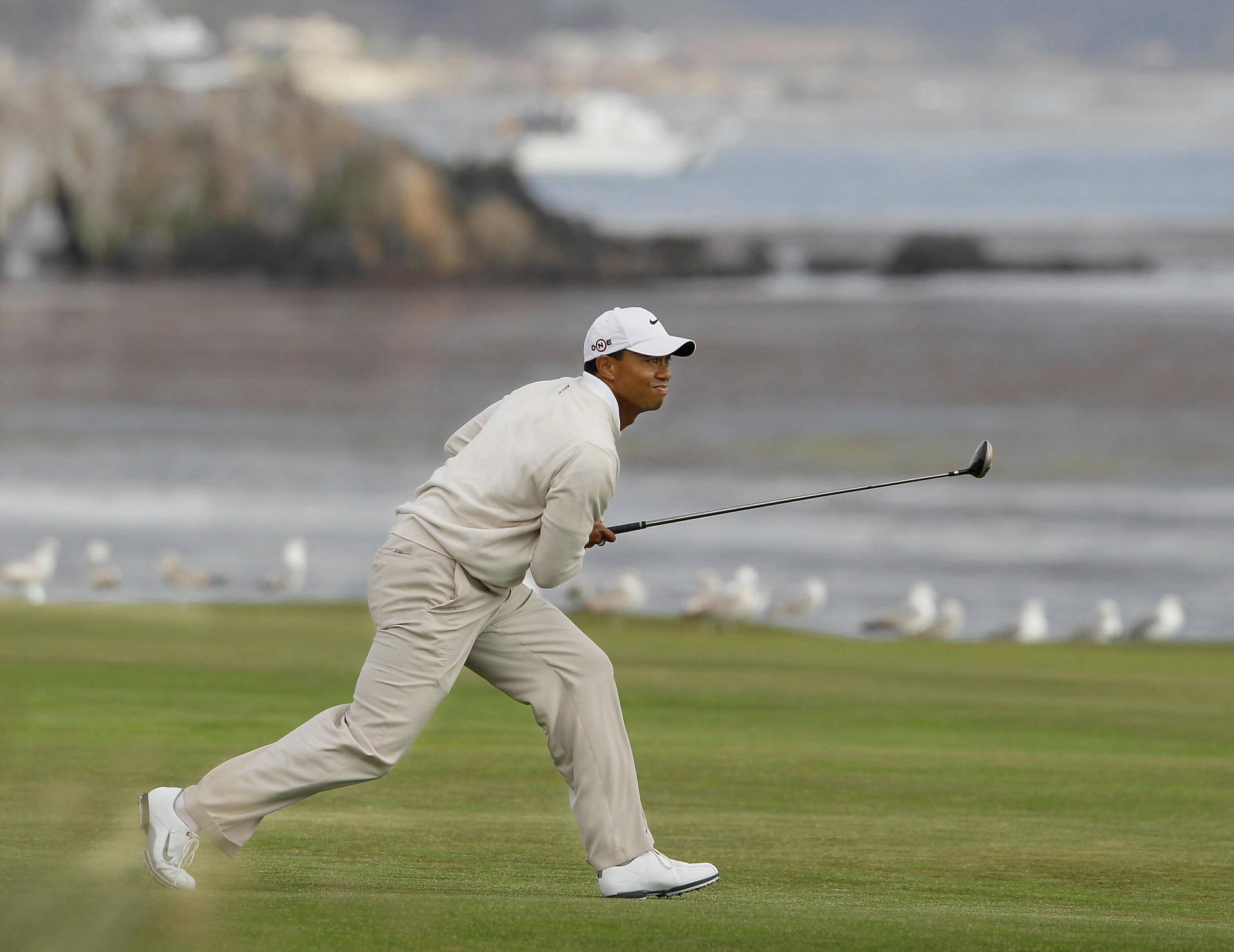 Tom Kite With Golf Club Background