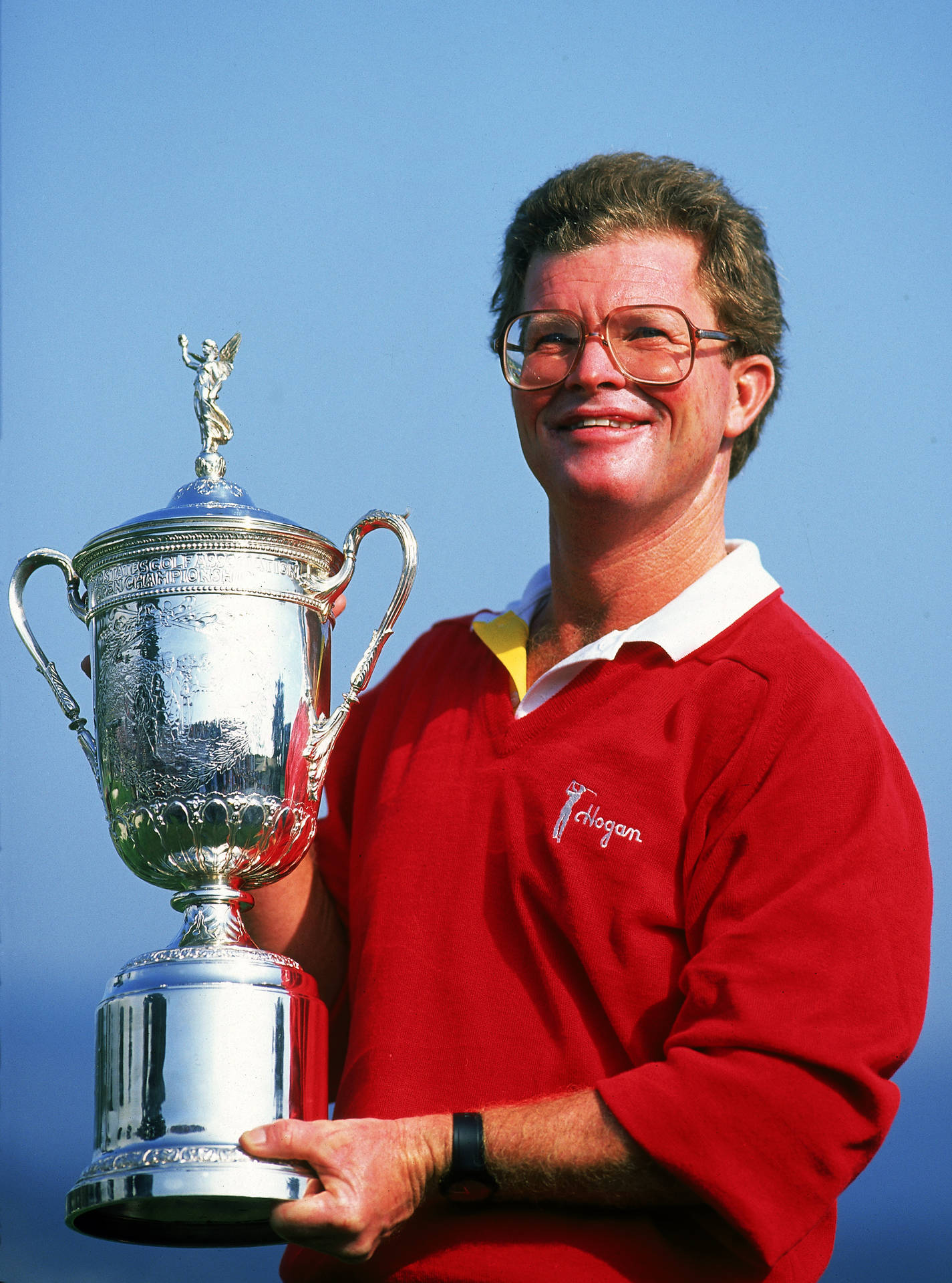 Tom Kite With Silver Trophy Background