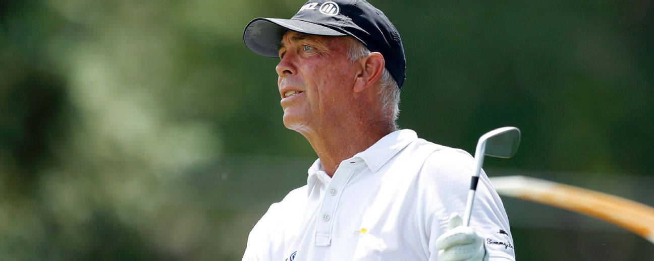 Tom Lehman Focuses On His Shot Background