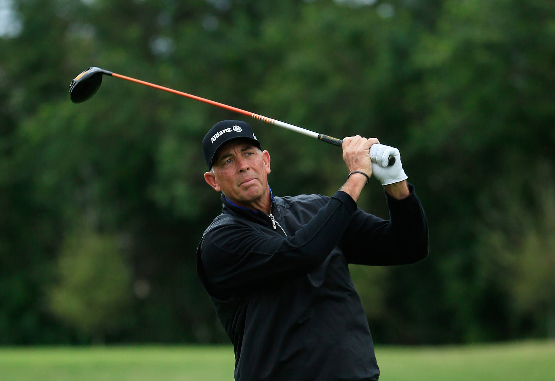 Tom Lehman Playing Golf Background