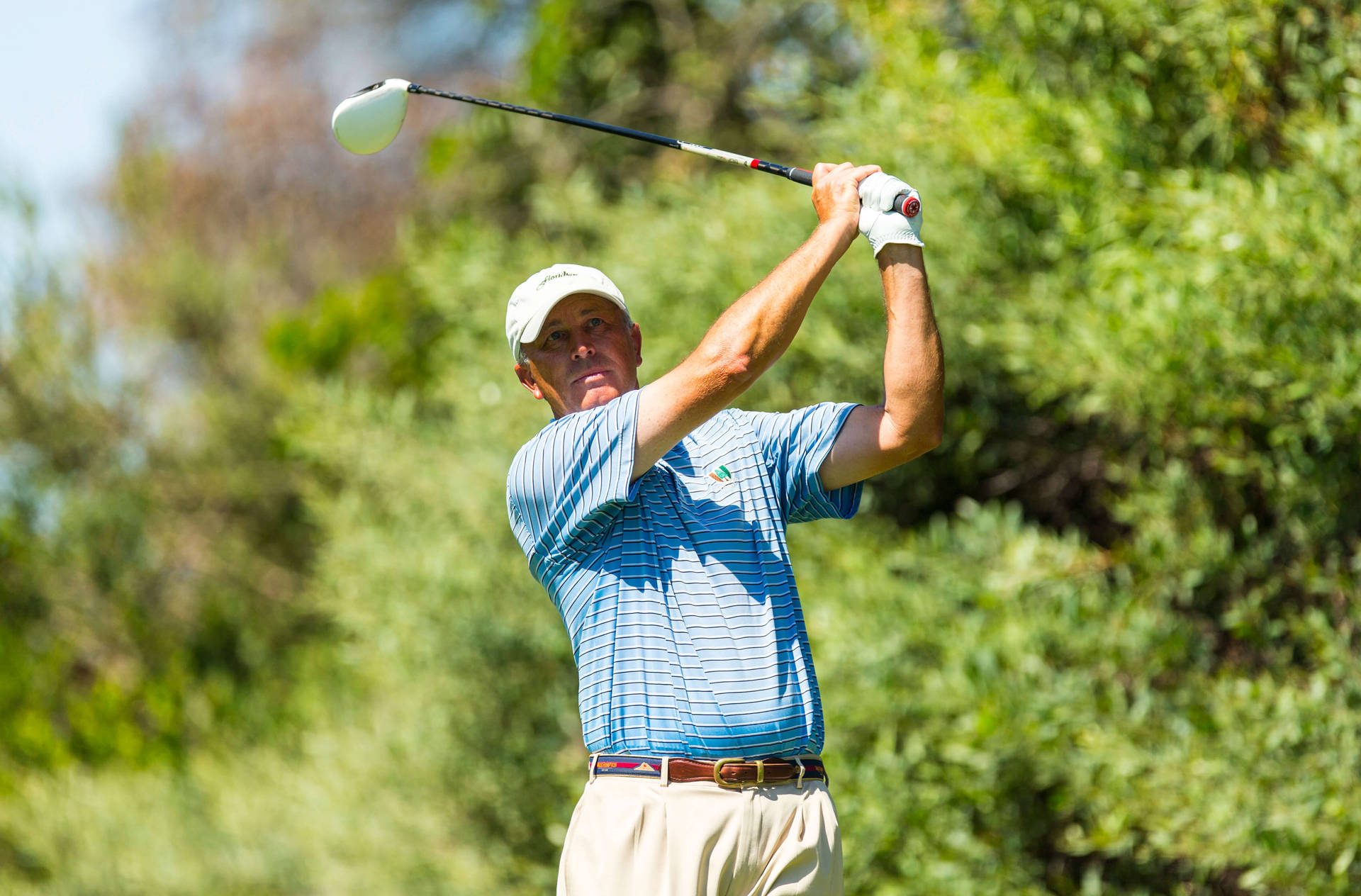 Tom Lehman Playing Under The Sun Background