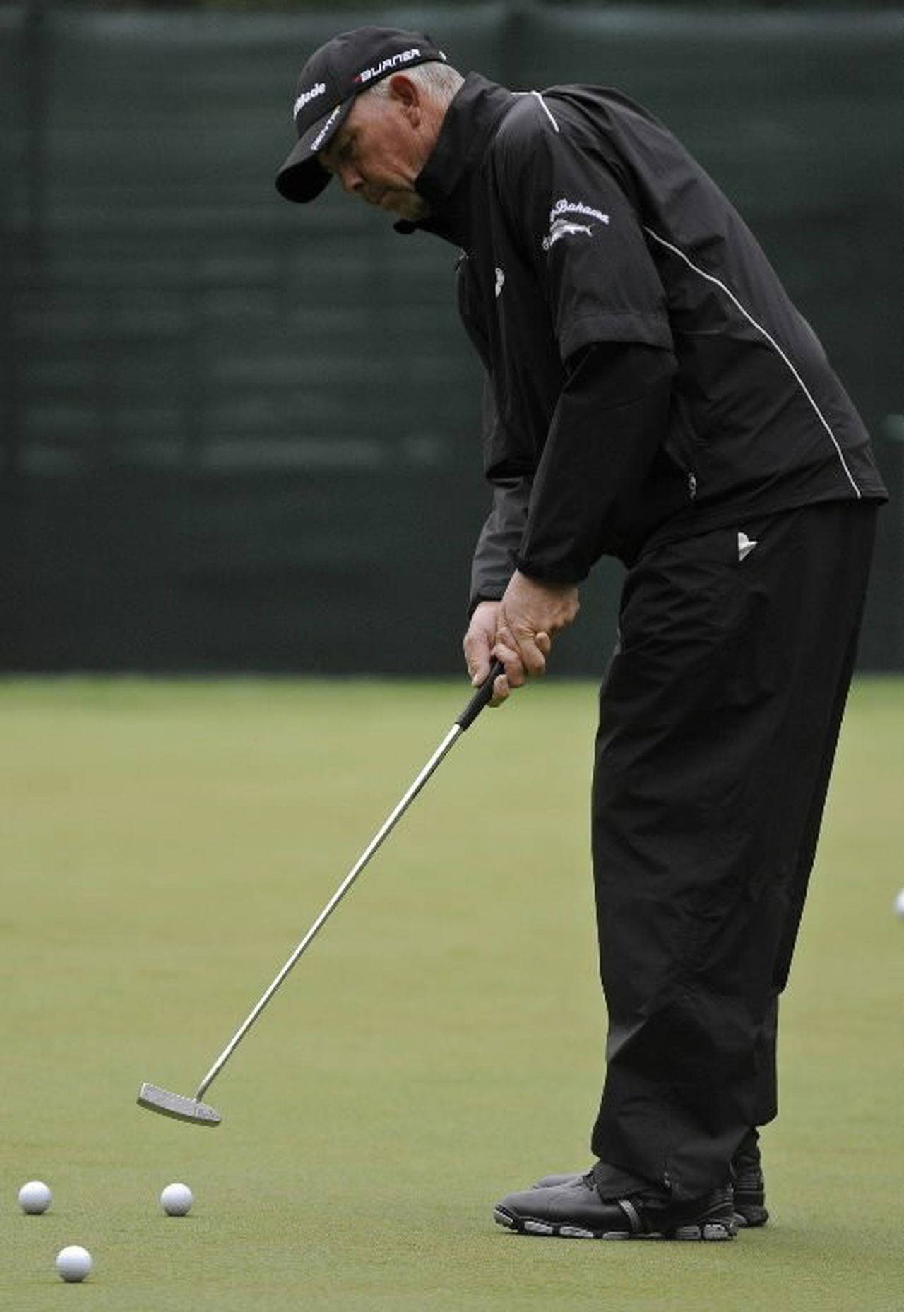 Tom Lehman Practicing Golf Background