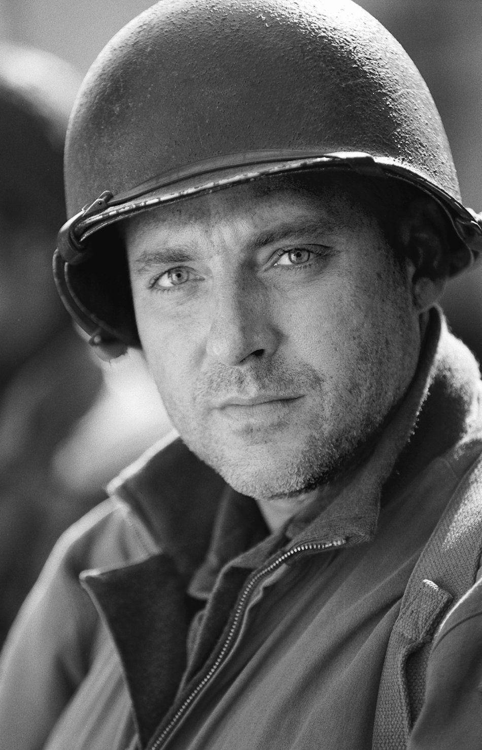 Tom Sizemore In 1998 Saving Private Ryan Film Background