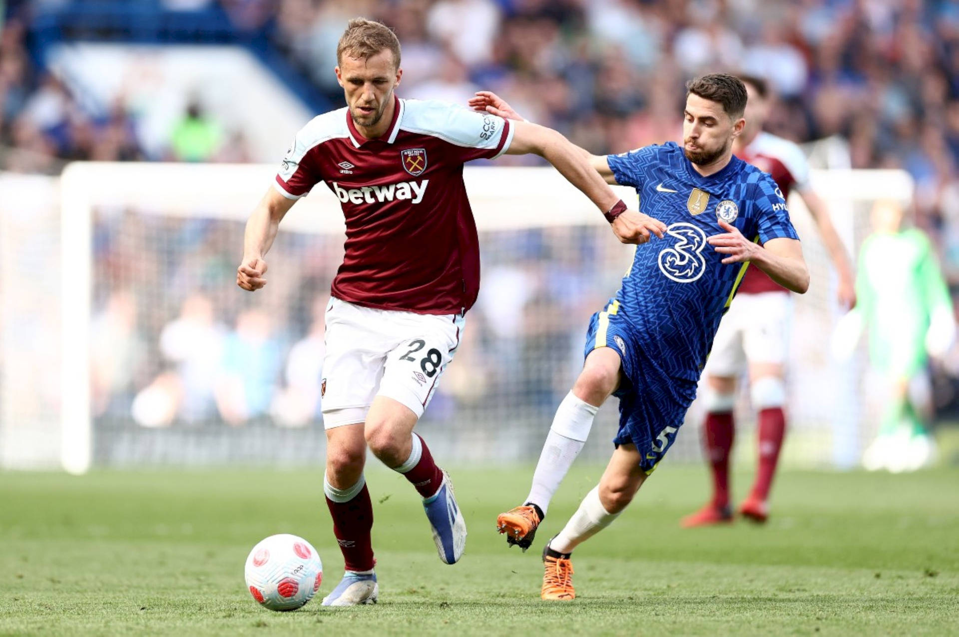 Tomas Soucek Dribbling A Ball Background