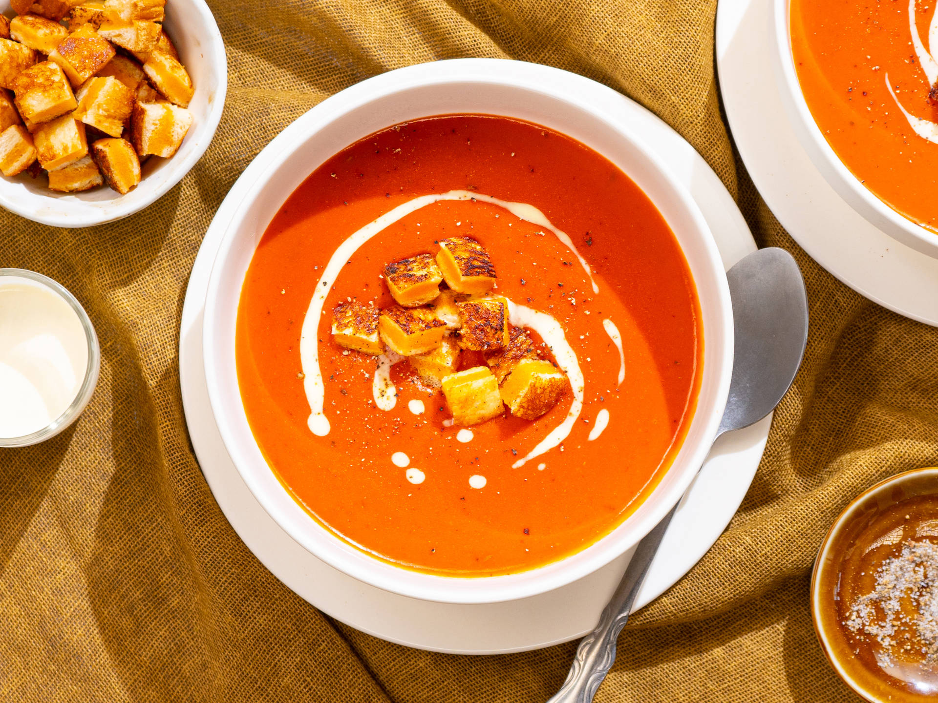 Tomato Soup With Grilled Cheese Toppings Background