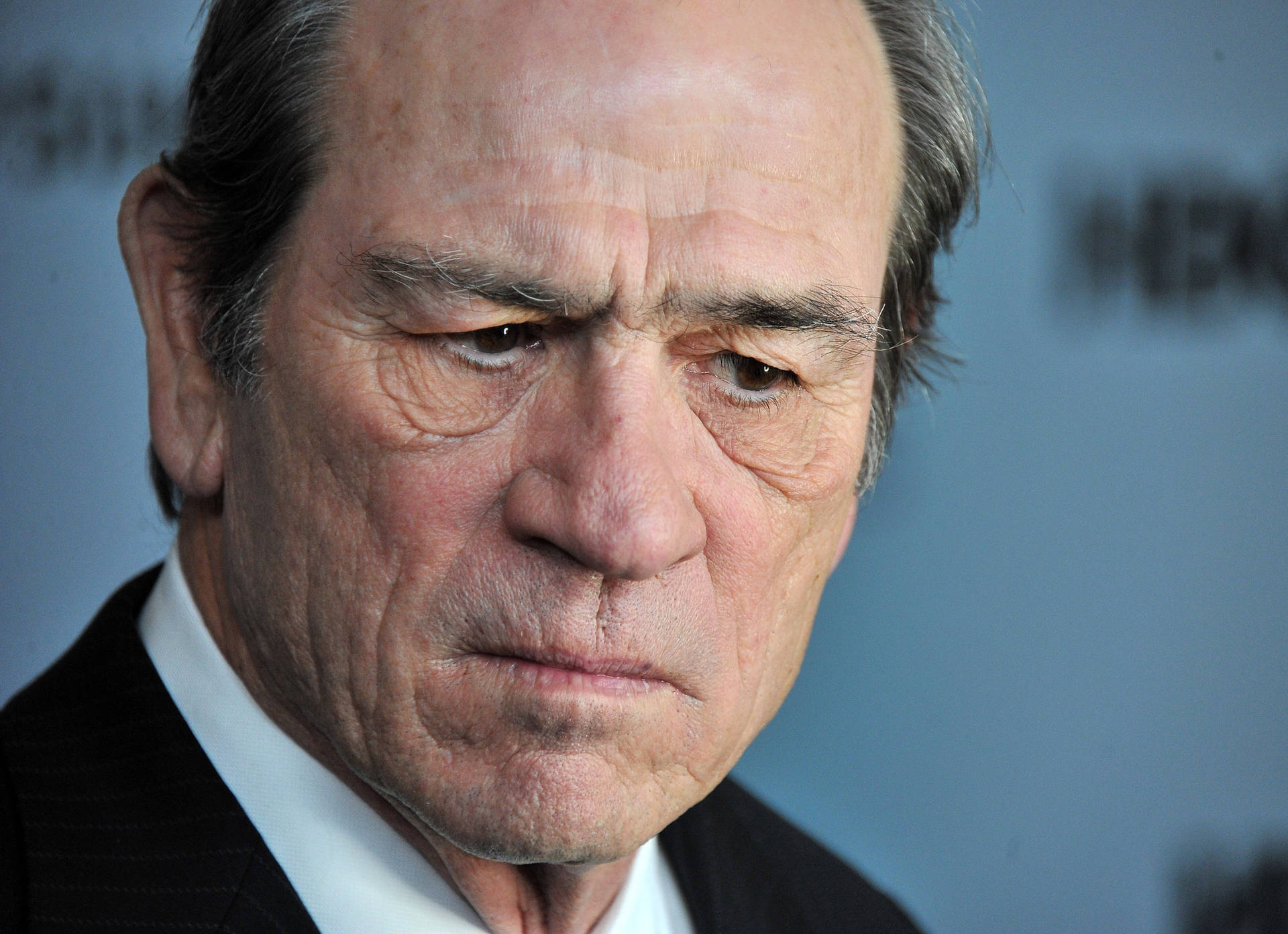 Tommy Lee Jones Annoyed Face Background