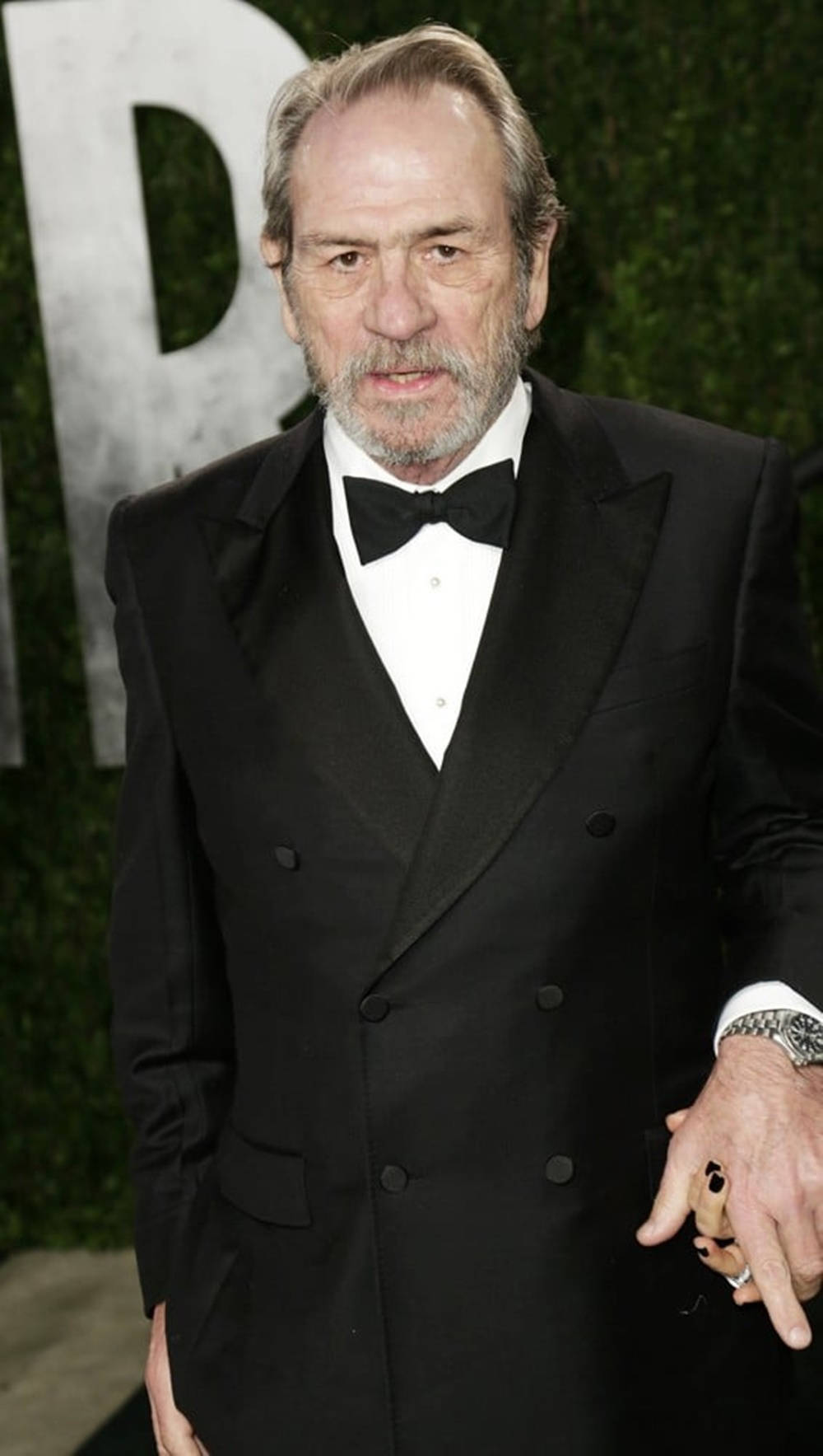 Tommy Lee Jones In Black Suit Background