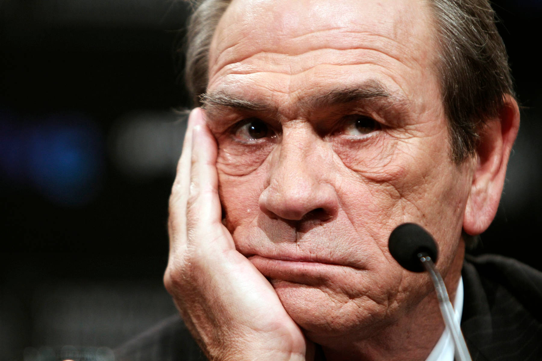 Tommy Lee Jones Palm On His Cheek Background