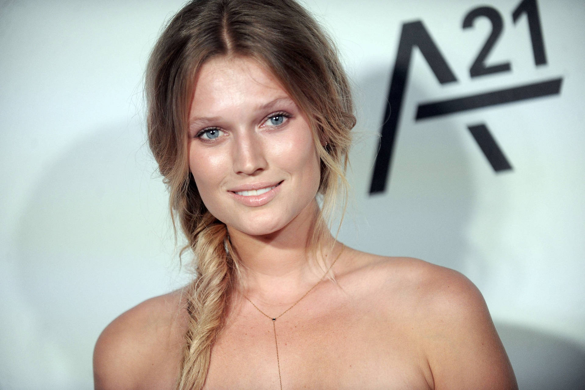 Toni Garrn In Braids Background