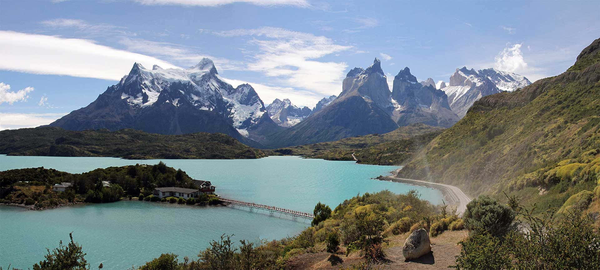 Torres Del Paine Lakeand Mountains Background