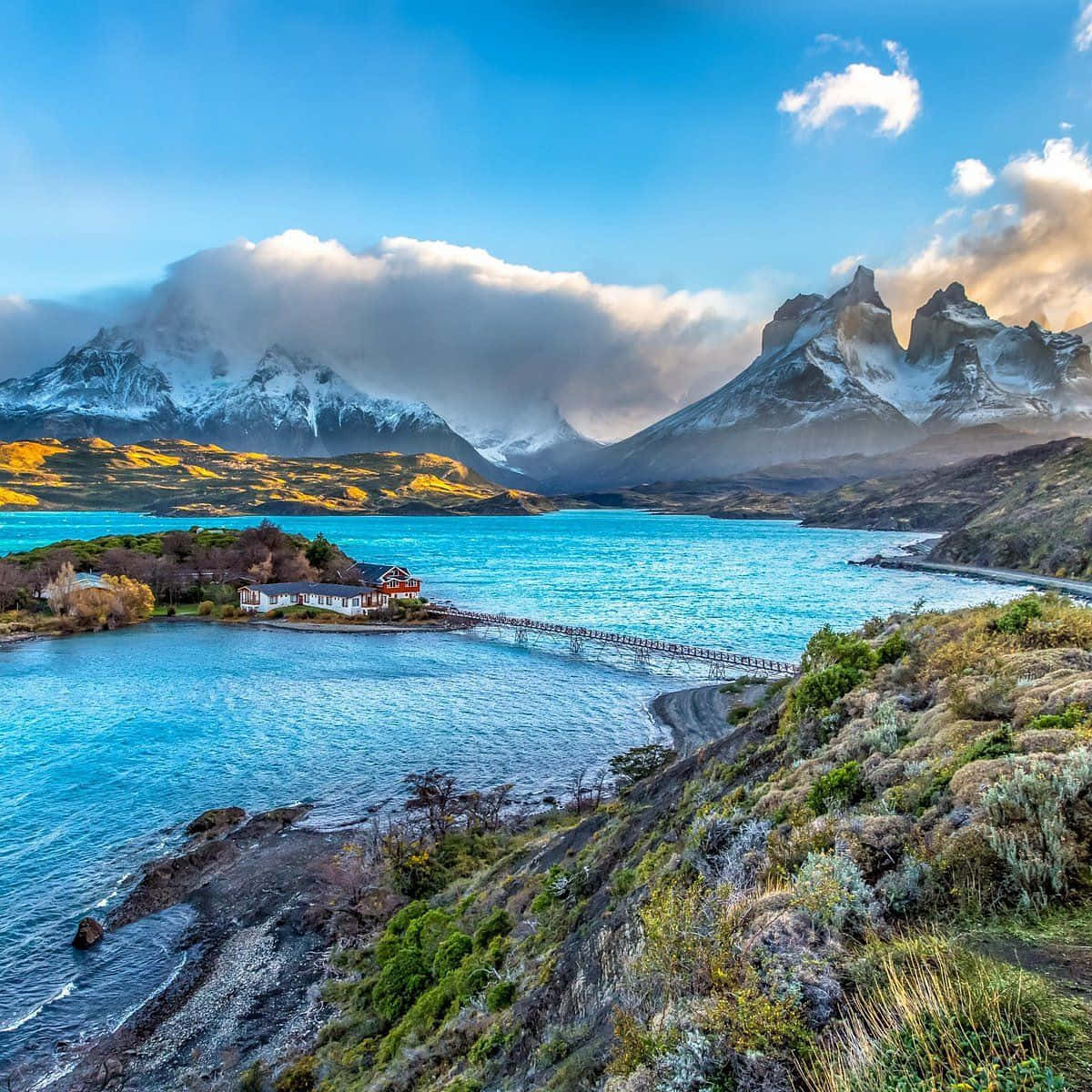 Torres Del Paine Lakeand Mountains Background