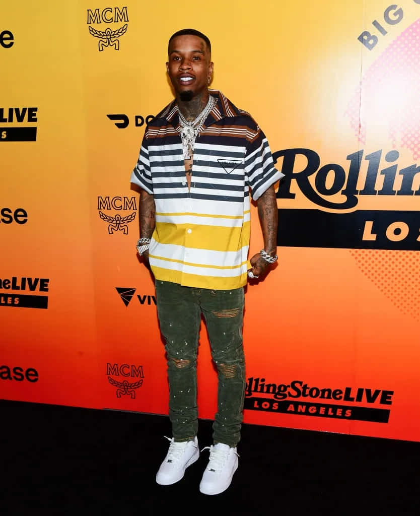 Tory Lanez Striped Shirt Event Background