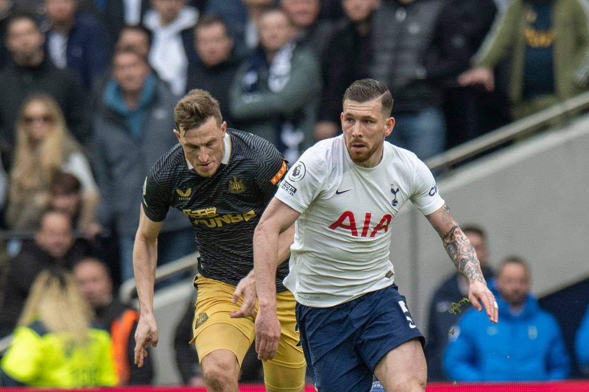 Tottenham Hotspurs Fc Playing Football