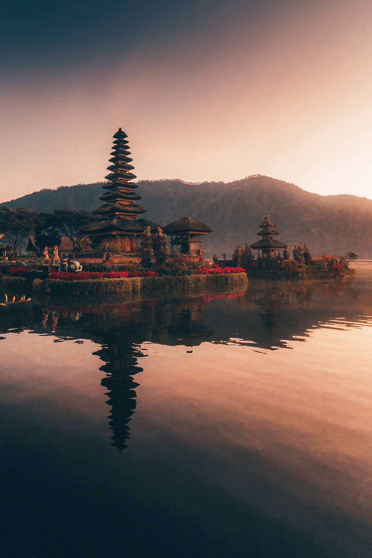 Tourist Attraction Ulun Danu Beratan Temple Bali Background