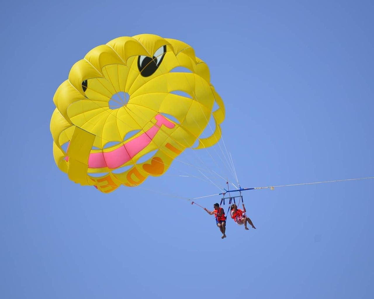 Tourist Couple Parasailing Background