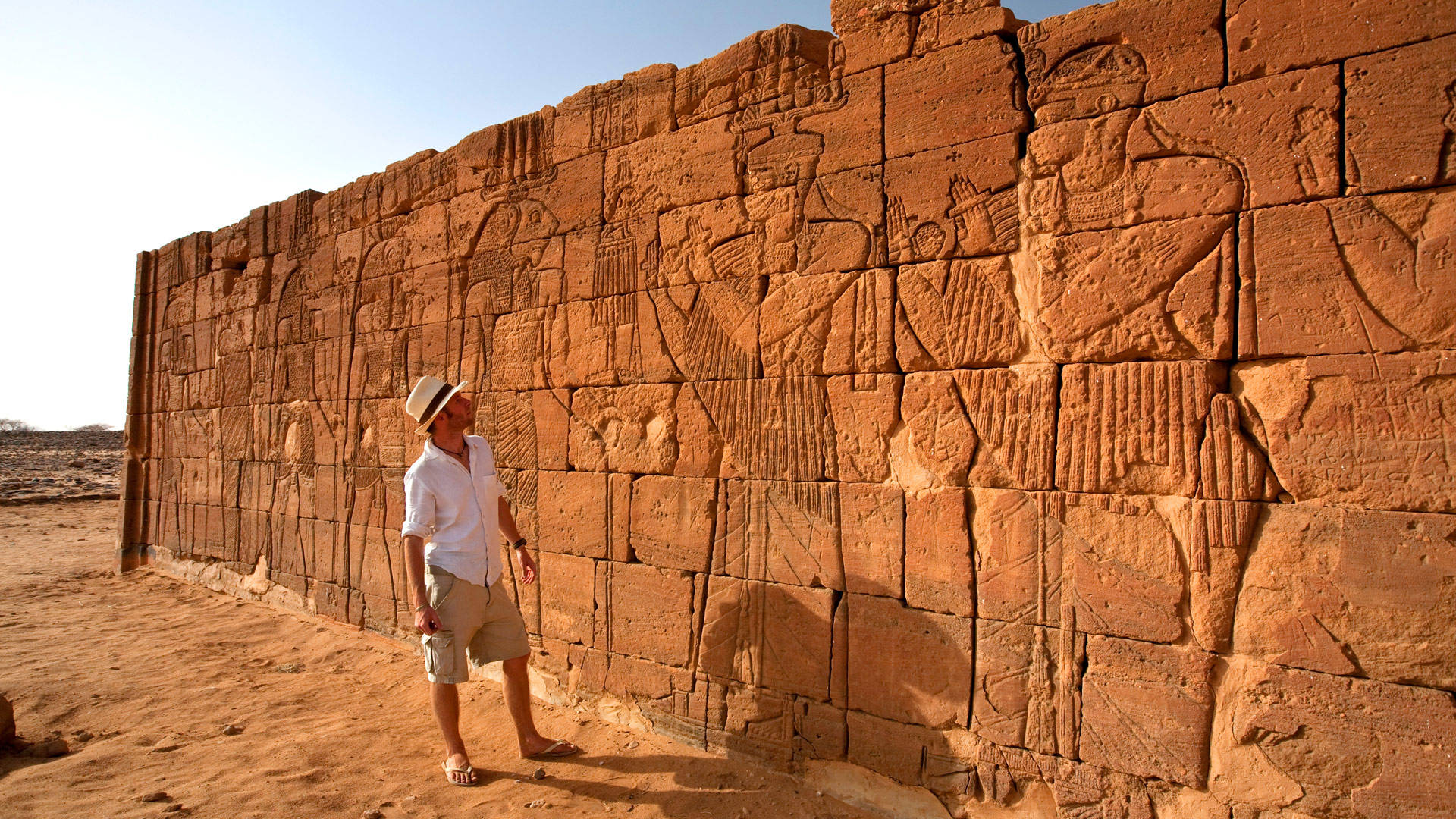 Tourist In Pyramid Of Sudan Background