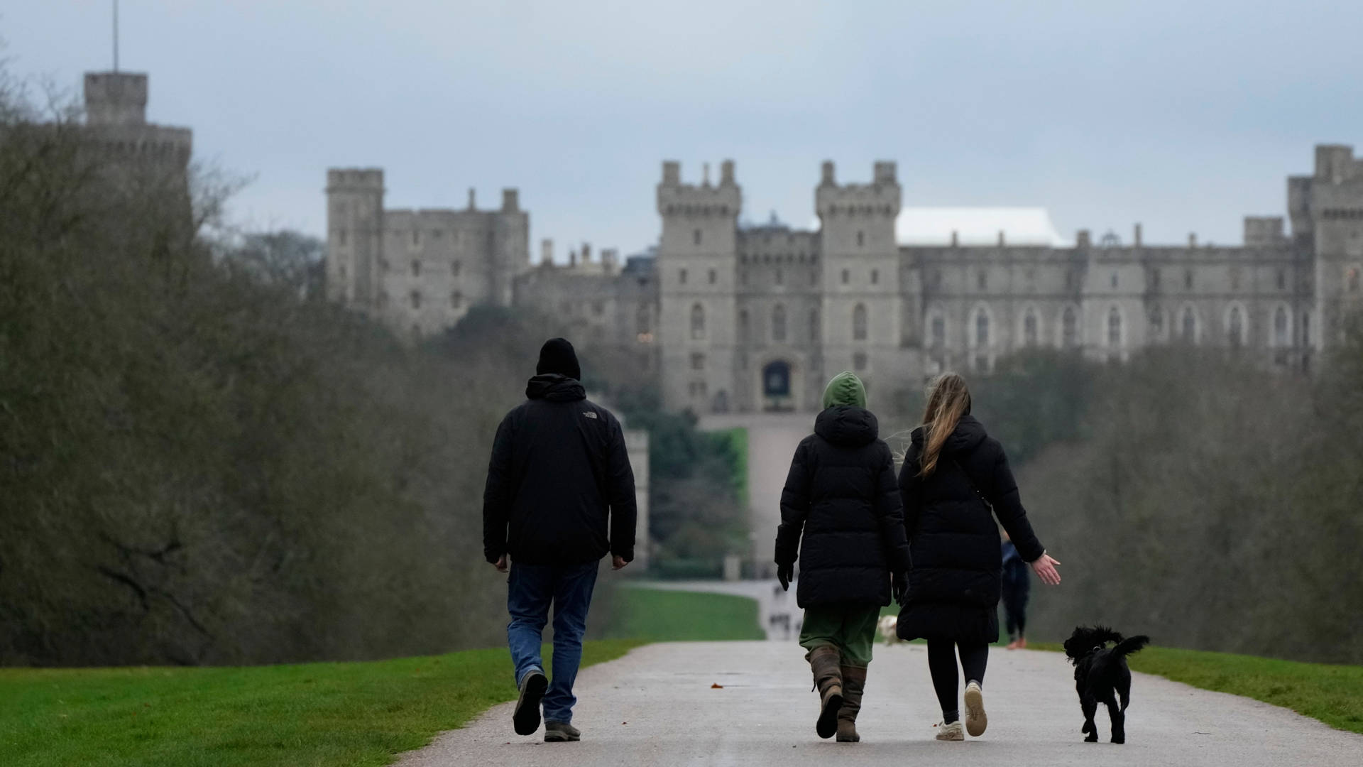 Tourists Approaching Historic Windsor Castle Background