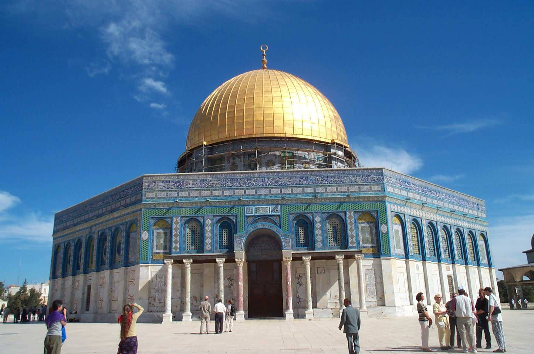 Tourists At Dome Of The Rock Background