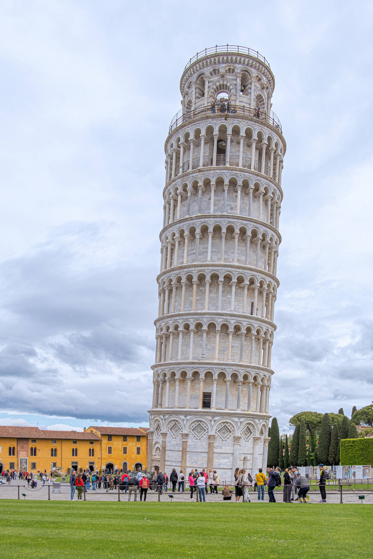 Tower Of Pisa Tilting Background