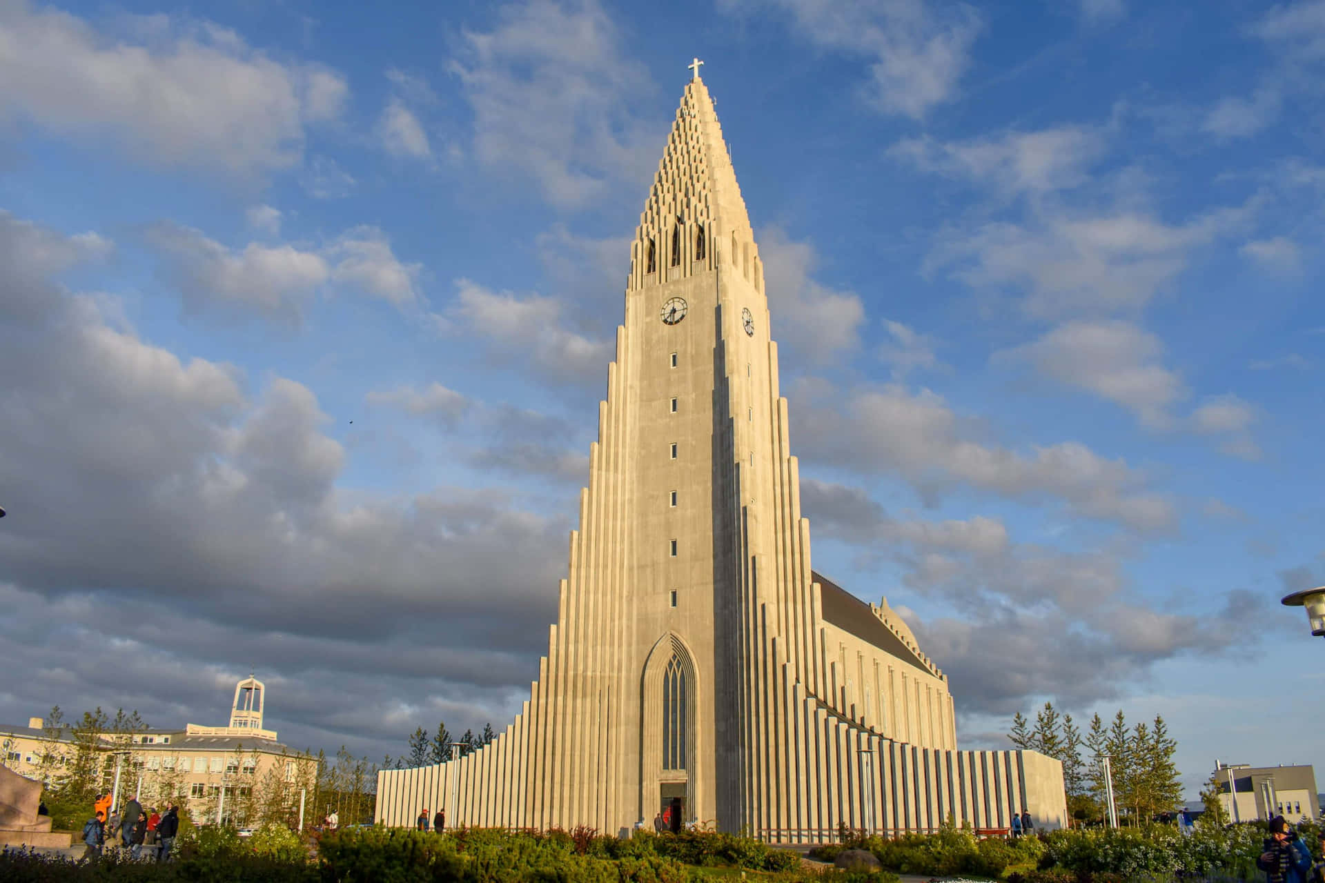 Towering Hallgrimskirkja Church Background